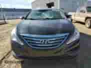 2014 Hyundai Sonata GLS z VIN 5NPEB4AC5EH906168, wystawiony jako Copart lot #84964755 z przebiegiem 259 122 mil mil oraz Szkoda całkowita • Salvage title. Historia ofert i sprzedaży dostępna na DreamBid. Obrazek 5.