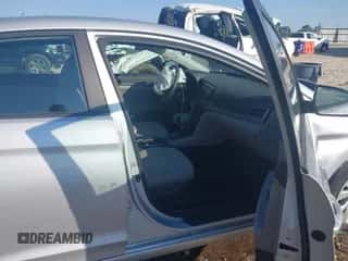 2017 Hyundai Elantra SE z VIN KMHD74LF4HU433096, wystawiony jako IAAI lot #43268314 z przebiegiem 25 976 mil mil oraz . Historia ofert i sprzedaży dostępna na DreamBid. Obrazek 5.