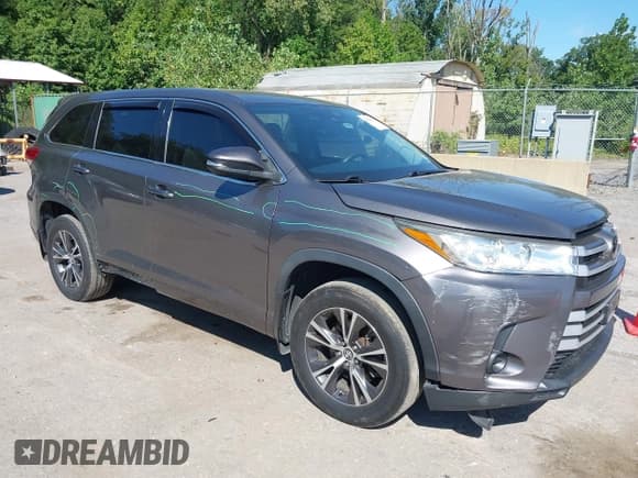 ✅ 2018 Toyota Highlander LE • VIN: 5TDBZRFH5JS896150 • Lot: 43070614. Listed on IAAI with 106,396 mi. Free auction sales archive from the USA and detailed vehicle history report at DreamBid. Image 1.