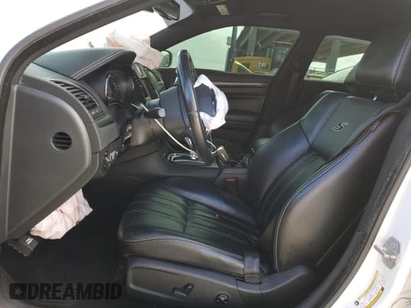 ✅ 2016 Chrysler 300 S • VIN: 2C3CCABT6GH117917 • Lot: 85517084. Listed on Copart with 122,838 mi. Free auction sales archive from the USA and detailed vehicle history report at DreamBid. Image 7.