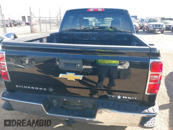 ✅ 2018 Chevrolet Silverado 1500 LT • VIN: 3GCPCREC3JG549623 • Lot: 43623946. Wystawiony na IAAI z przebiegiem 125 398 mil. Bezpłatny archiwum sprzedaży aukcyjnych z USA i szczegółowy raport historii pojazdu na DreamBid. Zdjęcie 16.