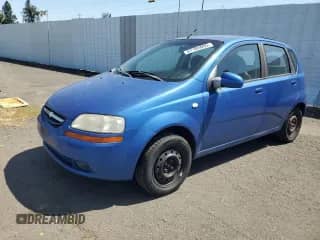 2006 Chevrolet Aveo LS z VIN KL1TD66676B583039, wystawiony jako Copart lot #61105095 z przebiegiem 190 497 mil mil oraz Szkoda całkowita • Salvage title. Historia ofert i sprzedaży dostępna na DreamBid. Obrazek 1.