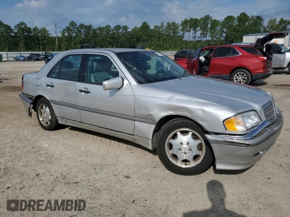 ✅ 2000 Mercedes-Benz C 230 Kompressor • VIN: WDBHA24G4YA824834 • Lot: 67264595. Wystawiony na Copart z przebiegiem 174 362 mil. Bezpłatny archiwum sprzedaży aukcyjnych z USA i szczegółowy raport historii pojazdu na DreamBid. Zdjęcie 4.