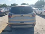 ✅ 2017 Ford Escape SE • VIN: 1FMCU0GD8HUC60074 • Lot: 41918443. Wystawiony na IAAI z przebiegiem 85 787 mil. Bezpłatny archiwum sprzedaży aukcyjnych z USA i szczegółowy raport historii pojazdu na DreamBid. Zdjęcie 17.
