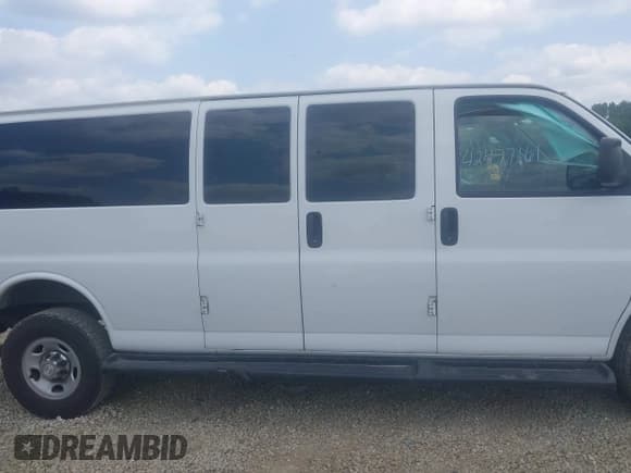 ✅ 2020 Chevrolet Express Passenger LT • VIN: 1GAZGPFG1L1147161 • Lot: 42477161. Listed on IAAI with 79,432 mi. Free auction sales archive from the USA and detailed vehicle history report at DreamBid. Image 13.