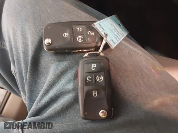 ✅ 2020 Volkswagen Passat SE • VIN: 1VWWA7A32LC012515 • Lot: 42448468. Listed on IAAI with 138,300 mi. Free auction sales archive from the USA and detailed vehicle history report at DreamBid. Image 11.