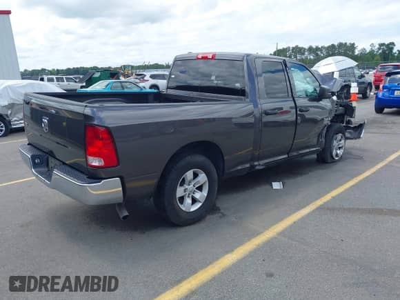 2024 Ram 1500 SLT z VIN 1C6RR6GG9RS135957, wystawiony jako IAAI lot #42376753 z przebiegiem 28 240 mil mil oraz . Historia ofert i sprzedaży dostępna na DreamBid. Obrazek 4.