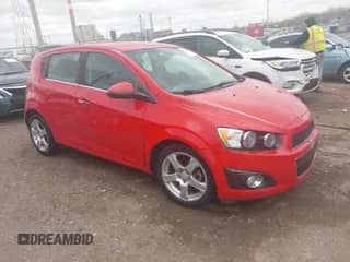 ✅ 2013 Chevrolet Sonic LTZ • VIN: 1G1JE6SH5D4140421 • Lot: 41996096. Wystawiony na IAAI z przebiegiem 110 435 mil mil. Skorzystaj z bezpłatnego archiwum sprzedaży aukcyjnych z USA i zobacz szczegółowy raport historii pojazdu na DreamBid. Zdjęcie 1.