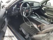 ✅ 2017 FIAT 124 Spider Lusso • VIN: JC1NFAEK4H0125824 • Lot: 69392535. Wystawiony na Copart z przebiegiem 65 432 mil. Bezpłatny archiwum sprzedaży aukcyjnych z USA i szczegółowy raport historii pojazdu na DreamBid. Zdjęcie 8.