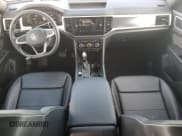 ✅ 2022 Volkswagen Atlas SEL • VIN: 1V2BE2CA2NC223803 • Лот: 43997075. Опубликован ранее на Copart с пробегом 23 557 миль. Бесплатный доступ к архиву аукционных продаж из США и подробный отчёт об истории автомобиля на DreamBid. Изображение 8.