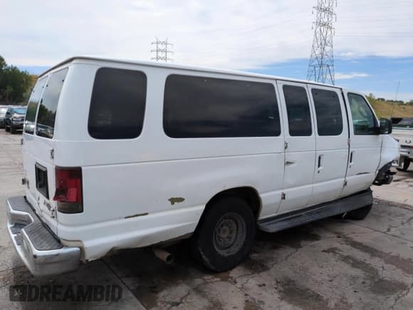 ✅ 2009 Ford Econoline Passenger XL • VIN: 1FBSS31L99DA12557 • Lot: 67957185. Wystawiony na Copart z przebiegiem 437 563 mil. Bezpłatny archiwum sprzedaży aukcyjnych z USA i szczegółowy raport historii pojazdu na DreamBid. Zdjęcie 3.