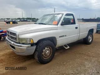 ✅ 2001 Dodge 2500 • VIN: 3B7KC26Z91M563385 • Lot: 70771295. Wystawiony na Copart z przebiegiem Nie podano. Bezpłatny archiwum sprzedaży aukcyjnych z USA i szczegółowy raport historii pojazdu na DreamBid. Zdjęcie 1.