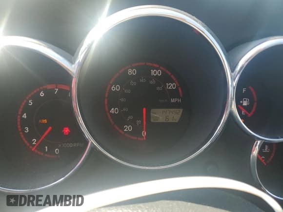 ✅ 2004 Pontiac Vibe • VIN: 5Y2SM64844Z449425 • Lot: 48456155. Wystawiony na Copart z przebiegiem 147 492 mil. Bezpłatny archiwum sprzedaży aukcyjnych z USA i szczegółowy raport historii pojazdu na DreamBid. Zdjęcie 9.