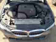 2019 BMW 3 Series 330i xDrive z VIN 3MW5R7J57K8B03257, wystawiony jako Copart lot #66535744 z przebiegiem 69 528 mil mil oraz Szkoda całkowita • Salvage title. Historia ofert i sprzedaży dostępna na DreamBid. Obrazek 11.