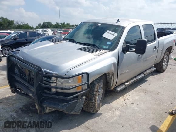 ✅ 2014 Chevrolet Silverado 2500HD LT • VIN: 1GC1KXE82EF145437 • Lot: 42394046. Listed on IAAI with 393,771 mi. Free auction sales archive from the USA and detailed vehicle history report at DreamBid. Image 2.