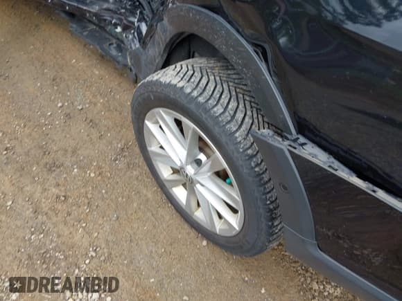 ✅ 2017 Volkswagen Golf S • VIN: 3VWH17AU8HM506367 • Lot: 42359403. Listed on IAAI with 98,189 mi. Free auction sales archive from the USA and detailed vehicle history report at DreamBid. Image 11.