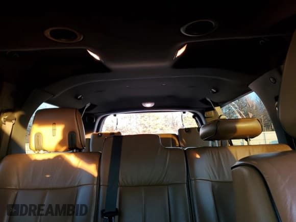 ✅ 2011 Lincoln Navigator • VIN: 5LMJJ3J50BEJ00160 • Lot: 85516324. Wystawiony na Copart z przebiegiem 188 671 mil. Bezpłatny archiwum sprzedaży aukcyjnych z USA i szczegółowy raport historii pojazdu na DreamBid. Zdjęcie 10.