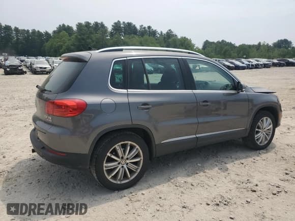 ✅ 2012 Volkswagen Tiguan SE • VIN: WVGBV7AX0CW005291 • Лот: 59867605. Опубликован ранее на Copart с пробегом 126 684 миль. Бесплатный доступ к архиву аукционных продаж из США и подробный отчёт об истории автомобиля на DreamBid. Изображение 3.