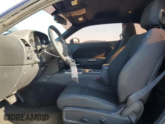 ✅ 2014 Dodge Challenger SXT • VIN: 2C3CDYAG5EH298810 • Lot: 73379754. Wystawiony na Copart z przebiegiem Nie podano. Bezpłatny archiwum sprzedaży aukcyjnych z USA i szczegółowy raport historii pojazdu na DreamBid. Zdjęcie 7.