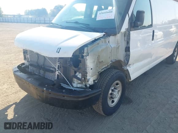 ✅ 2018 Chevrolet Express Cargo • VIN: 1GCWGBFG4J1343766 • Lot: 43645680. Listed on IAAI with 322,094 mi. Free auction sales archive from the USA and detailed vehicle history report at DreamBid. Image 6.