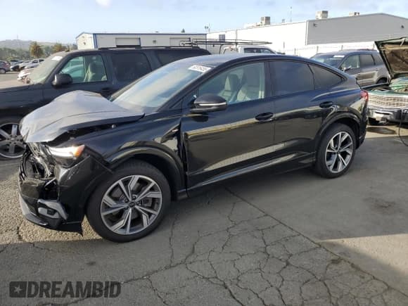 ✅ 2023 Audi Q4 e-tron Sportback Premium Plus • VIN: WA132BFZ0PP052264 • Lot: 60516455. Wystawiony na Copart z przebiegiem 5 448 mil. Bezpłatny archiwum sprzedaży aukcyjnych z USA i szczegółowy raport historii pojazdu na DreamBid. Zdjęcie 1.