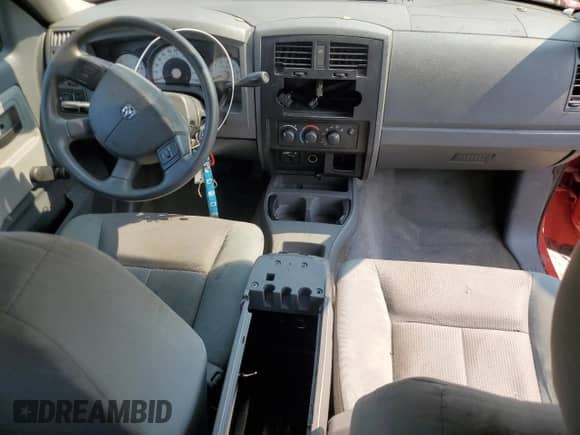 2005 Dodge Dakota ST z VIN 1D7HE22K85S241322, wystawiony jako Copart lot #69746814 z przebiegiem 133 737 mil mil oraz Czysty tytuł • Clean title. Historia ofert i sprzedaży dostępna na DreamBid. Obrazek 8.