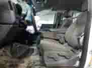 2015 Chevrolet Silverado 2500HD Work Truck z VIN 1GC1KUEG0FF623247, wystawiony jako Copart lot #55618025 z przebiegiem 165 890 mil mil oraz Szkoda całkowita • Salvage title. Historia ofert i sprzedaży dostępna na DreamBid. Obrazek 7.