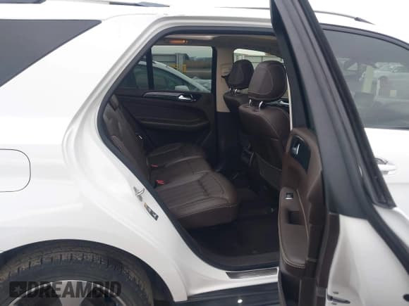 ✅ 2016 Mercedes-Benz GLE 350 • VIN: 4JGDA5HB8GA805438 • Lot: 43693699. Wystawiony na IAAI z przebiegiem 116 238 mil. Bezpłatny archiwum sprzedaży aukcyjnych z USA i szczegółowy raport historii pojazdu na DreamBid. Zdjęcie 8.