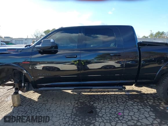 ✅ 2019 Ram 2500 Laramie • VIN: 3C6UR5NL3KG600668 • Lot: 43692450. Listed on IAAI with 33,211 mi. Free auction sales archive from the USA and detailed vehicle history report at DreamBid. Image 15.