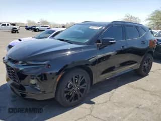 2021 Chevrolet Blazer RS z VIN 3GNKBKRS8MS580476, wystawiony jako Copart lot #68207945 z przebiegiem 39 566 mil mil oraz Szkoda całkowita • Salvage title. Historia ofert i sprzedaży dostępna na DreamBid. Obrazek 1.