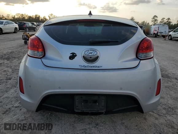 ✅ 2012 Hyundai Veloster w/Red Int • VIN: KMHTC6AD3CU022771 • Lot: 79606664. Wystawiony na Copart z przebiegiem 98 480 mil. Bezpłatny archiwum sprzedaży aukcyjnych z USA i szczegółowy raport historii pojazdu na DreamBid. Zdjęcie 6.