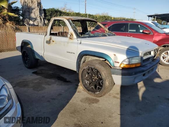 2000 Dodge Dakota z VIN 1B7FL26P7YS746821, wystawiony jako Copart lot #89311545 z przebiegiem Nie podano mil oraz Nie do naprawy • Non repairable. Historia ofert i sprzedaży dostępna na DreamBid. Obrazek 4.