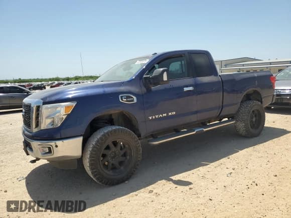 ✅ 2017 Nissan Titan • VIN: 1N6BA1C44HN560982 • Lot: 52824075. Wystawiony na Copart z przebiegiem 149 231 mil. Bezpłatny archiwum sprzedaży aukcyjnych z USA i szczegółowy raport historii pojazdu na DreamBid. Zdjęcie 1.