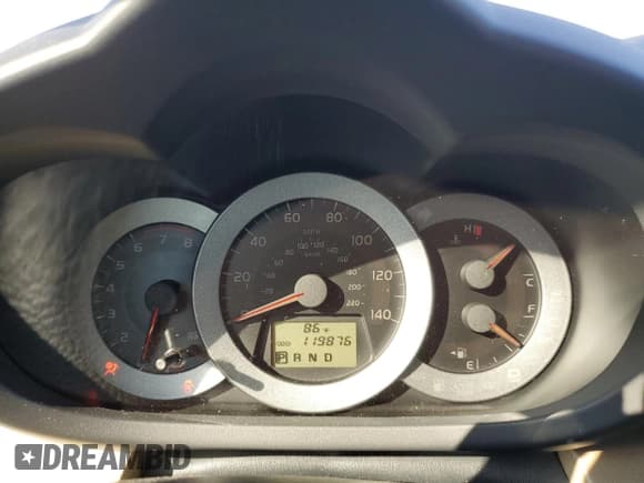 ✅ 2009 Toyota RAV4 • VIN: JTMBF33V89D016792 • Lot: 84388565. Listed on Copart with 119,876 mi. Free auction sales archive from the USA and detailed vehicle history report at DreamBid. Image 9.