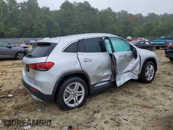 ✅ 2022 Mercedes-Benz GLA 250 • VIN: W1N4N4HB9NJ320475 • Lot: 69216505. Listed on Copart with 11,979 mi. Free auction sales archive from the USA and detailed vehicle history report at DreamBid. Image 3.