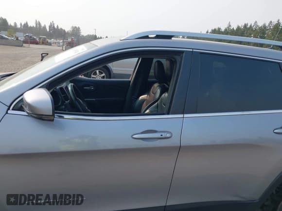 ✅ 2019 Jeep Cherokee Latitude Plus • VIN: 1C4PJMLB3KD288043 • Лот: 43130930. Опубликован ранее на IAAI с пробегом 193 872 миль. Бесплатный доступ к архиву аукционных продаж из США и подробный отчёт об истории автомобиля на DreamBid. Изображение 14.