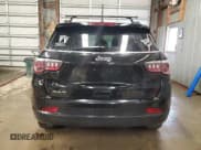 ✅ 2018 Jeep Compass Latitude • VIN: 3C4NJDBB9JT484750 • Lot: 92164385. Wystawiony na Copart z przebiegiem 95 755 mil. Bezpłatny archiwum sprzedaży aukcyjnych z USA i szczegółowy raport historii pojazdu na DreamBid. Zdjęcie 6.