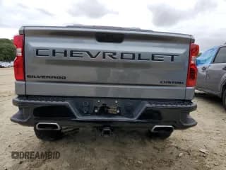 ✅ 2020 Chevrolet Silverado 1500 Custom Trail Boss • VIN: 3GCPYCEFXLG441818 • Lot: 72319814. Wystawiony na Copart z przebiegiem 63 328 mil. Bezpłatny archiwum sprzedaży aukcyjnych z USA i szczegółowy raport historii pojazdu na DreamBid. Zdjęcie 6.