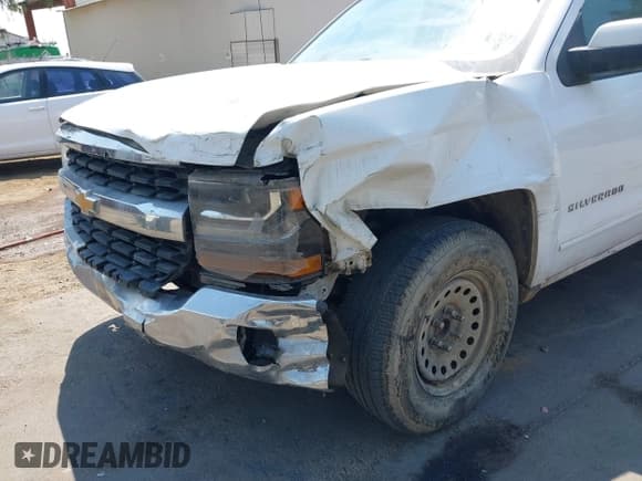 ✅ 2018 Chevrolet Silverado 1500 LT • VIN: 1GCPCREC7JF116128 • Lot: 42902108. Wystawiony na IAAI z przebiegiem 332 831 mil. Bezpłatny archiwum sprzedaży aukcyjnych z USA i szczegółowy raport historii pojazdu na DreamBid. Zdjęcie 6.