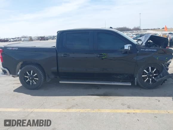 ✅ 2019 Chevrolet Silverado 1500 LT • VIN: 3GCPYDEK8KG116134 • Lot: 41815843. Wystawiony na IAAI z przebiegiem 116 756 mil. Bezpłatny archiwum sprzedaży aukcyjnych z USA i szczegółowy raport historii pojazdu na DreamBid. Zdjęcie 13.