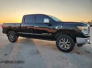 ✅ 2017 Nissan Titan Platinum Reserve • VIN: 1N6BA1F45HN563465 • Lot: 81613895. Wystawiony na Copart z przebiegiem 100 980 mil. Bezpłatny archiwum sprzedaży aukcyjnych z USA i szczegółowy raport historii pojazdu na DreamBid. Zdjęcie 4.