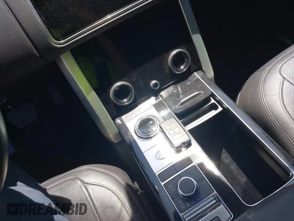 ✅ 2019 Land Rover Range Rover • VIN: SALGS5REXKA539493 • Lot: 42610007. Wystawiony na IAAI z przebiegiem 22 491 mil. Bezpłatny archiwum sprzedaży aukcyjnych z USA i szczegółowy raport historii pojazdu na DreamBid. Zdjęcie 11.