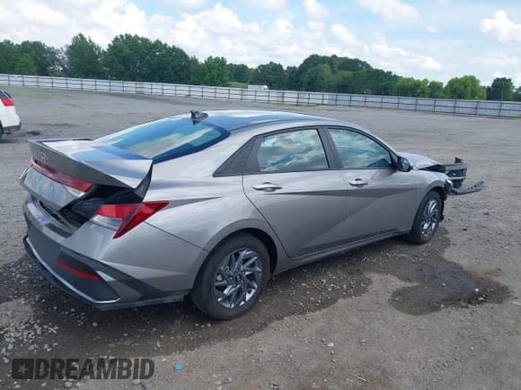 ✅ 2024 Hyundai Elantra SEL • VIN: KMHLM4DG6RU705628 • Лот: 42380477. Опубликован ранее на IAAI с пробегом 16 435 миль. Бесплатный доступ к архиву аукционных продаж из США и подробный отчёт об истории автомобиля на DreamBid. Изображение 4.