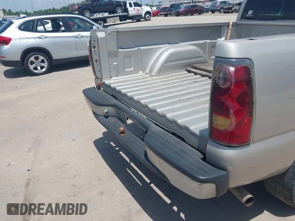 ✅ 2005 Chevrolet Silverado 1500 Work Truck • VIN: 1GCEC14X25Z114160 • Лот: 42547154. Опубликован ранее на IAAI с пробегом Не указан. Бесплатный доступ к архиву аукционных продаж из США и подробный отчёт об истории автомобиля на DreamBid. Изображение 17.