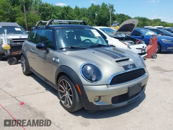 2009 MINI Hardtop S с VIN WMWMF73529TX40576, выставлен на аукционе IAAI как лот 42462085 с пробегом 77 936 миль миль и . История ставок и продаж доступна на DreamBid. Изображение 1.