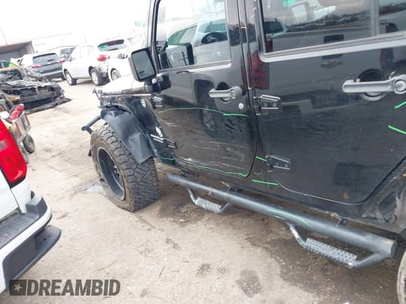 ✅ 2017 Jeep Wrangler Unlimited Rubicon Recon • VIN: 1C4HJWFG9HL592824 • Lot: 41427433. Listed on IAAI with 70,105 mi. Free auction sales archive from the USA and detailed vehicle history report at DreamBid. Image 19.