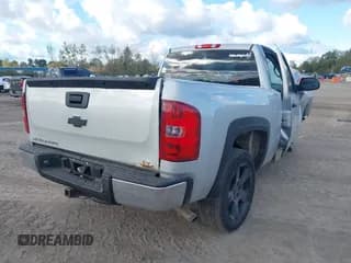 ✅ 2011 Chevrolet Silverado 1500 Work Truck • VIN: 1GCNCPEX9BZ133494 • Lot: 43392145. Wystawiony na IAAI z przebiegiem 158 335 mil. Bezpłatny archiwum sprzedaży aukcyjnych z USA i szczegółowy raport historii pojazdu na DreamBid. Zdjęcie 4.