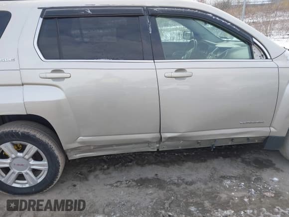 ✅ 2015 GMC Terrain SLE • VIN: 2GKFLWEKXF6359536 • Lot: 43823423. Wystawiony na IAAI z przebiegiem 83 328 mil. Bezpłatny archiwum sprzedaży aukcyjnych z USA i szczegółowy raport historii pojazdu na DreamBid. Zdjęcie 6.
