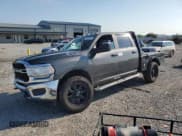 ✅ 2023 Ram 2500 Tradesman • VIN: 3C6UR5CLXPG530385 • Лот: 68439295. Опубликован ранее на Copart с пробегом Не указан. Бесплатный доступ к архиву аукционных продаж из США и подробный отчёт об истории автомобиля на DreamBid. Изображение 1.