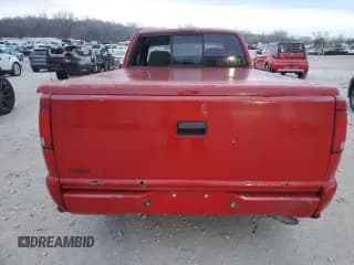 ✅ 2001 Chevrolet S-10 LS • VIN: 1GCCS19W918181171 • Лот: 82821544. Опубликован ранее на Copart с пробегом 189 044 миль. Бесплатный доступ к архиву аукционных продаж из США и подробный отчёт об истории автомобиля на DreamBid. Изображение 6.